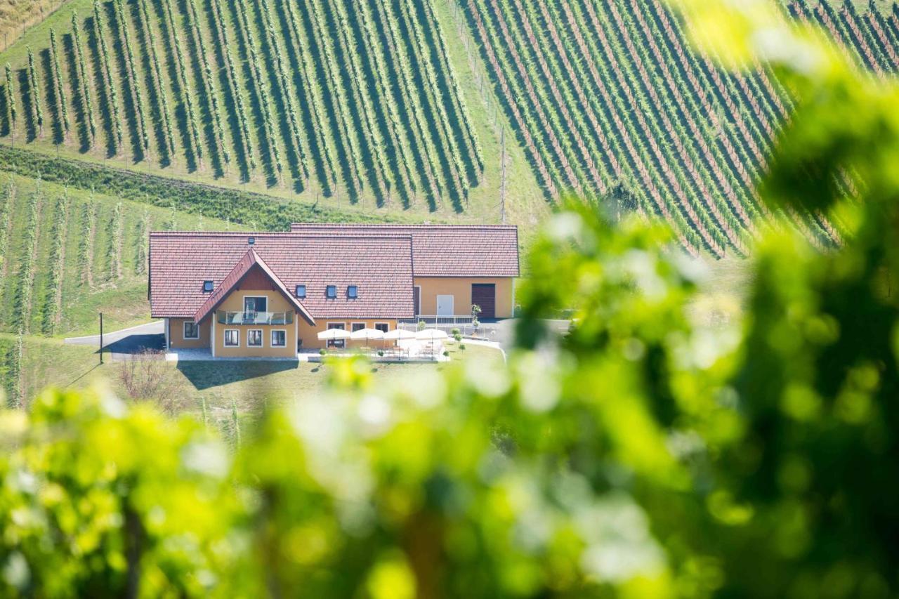 Weingut-Gaestezimmer Uhl Рач-ан-дер-Вайнштрассе Экстерьер фото