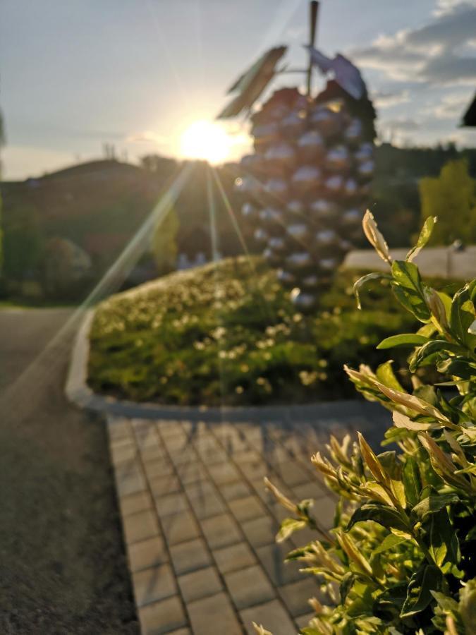 Weingut-Gaestezimmer Uhl Рач-ан-дер-Вайнштрассе Экстерьер фото