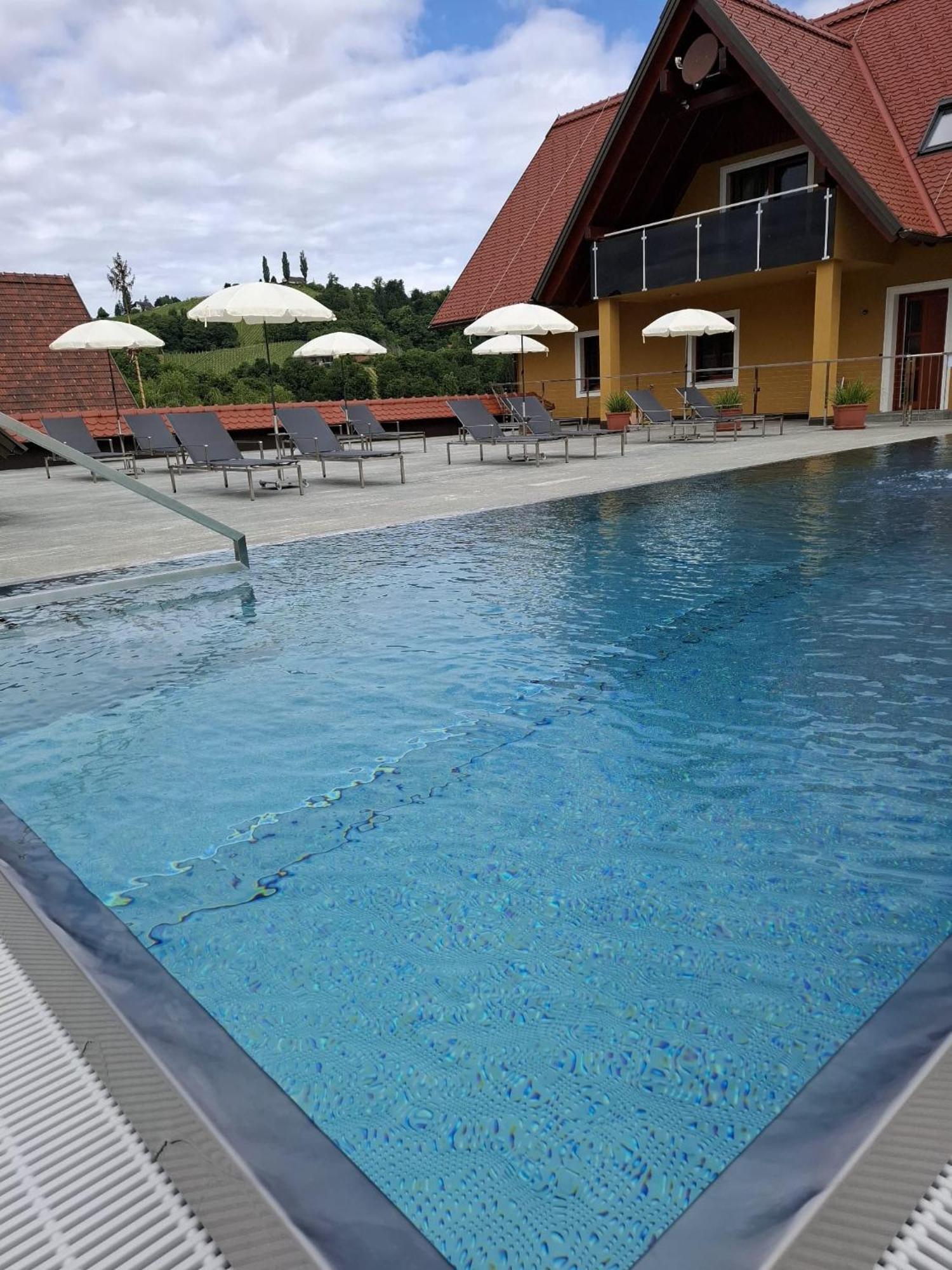 Weingut-Gaestezimmer Uhl Рач-ан-дер-Вайнштрассе Экстерьер фото