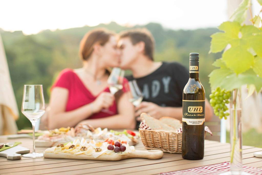 Weingut-Gaestezimmer Uhl Рач-ан-дер-Вайнштрассе Экстерьер фото